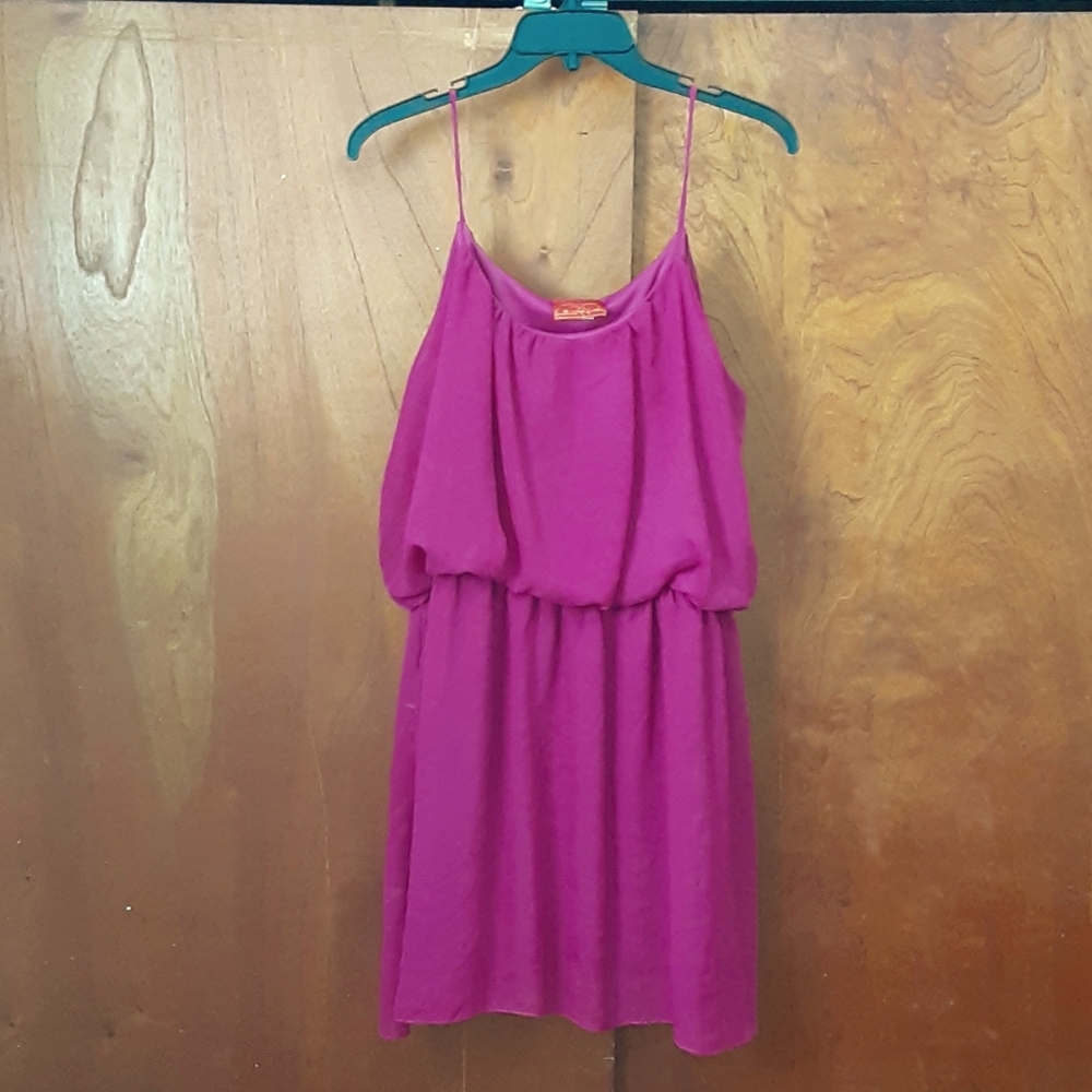 Short pink sleeve dress